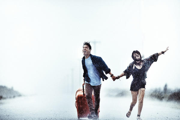 ảnh cưới mưa bão