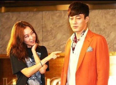 7 cách phối đồ đôi của cặp đôi Mặt trời - Quân chủ