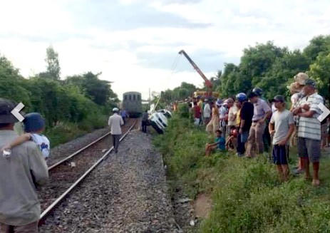 Tàu hỏa tông ôtô chở 6 người đi dự đám cưới hình ảnh 2 Tau hoa tong oto cho 6 nguoi di du dam cuoi hinh anh 2