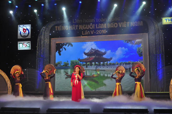 Báo PLVN dành giải Nhì Bán kết khu vực phía Bắc Liên hoan Tiếng hát Người làm báo