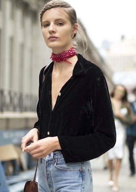 Phụ kiện thời trang Neckerchief đã quay trở lại - cách phối đồ với áo sơ mi