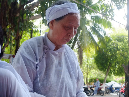  Người nhà đau buồn trước cái chết của ông Hùng Ảnh: Vĩnh Quyên 