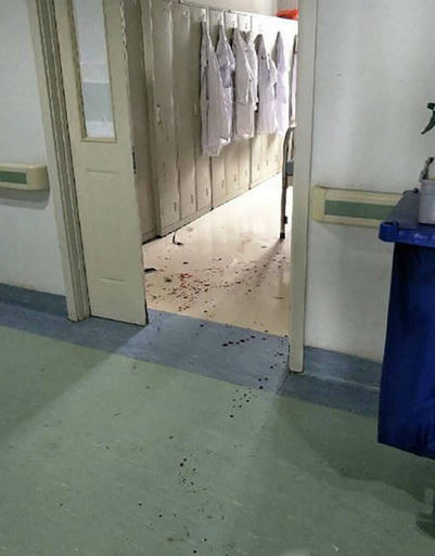 mot-bac-si-trung-quoc-bi-cha-benh-nhi-dam-chet-1