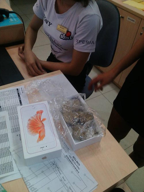 iPhone chứa toàn đá tại Việt Nam