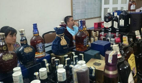 Rượu Chivas giả: Vỏ 'đồng nát', ruột rượu Lào