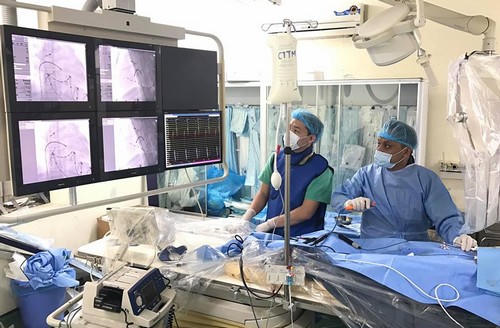 tam-thu-bac-si-goi-benh-nhi-cua-minh-la-co-be-vi-dai-nhat