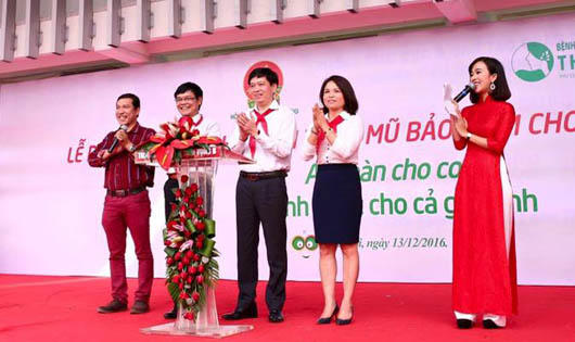 20.000 mũ bảo hiểm được tặng miễn phí cho học sinh tiểu học