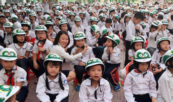 20.000 mũ bảo hiểm được tặng miễn phí cho học sinh tiểu học