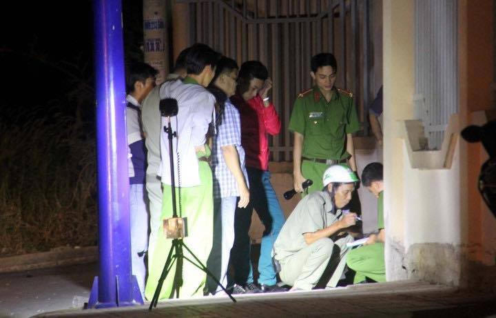 TP.HCM: Thiếu nữ bị đâm gục bên lề đường TP.HCM: Thiếu nữ bị đâm gục bên lề đường