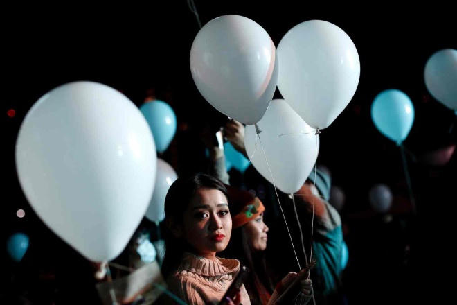 Những hình ảnh đón 2017 ấn tượng của người dân châu Á