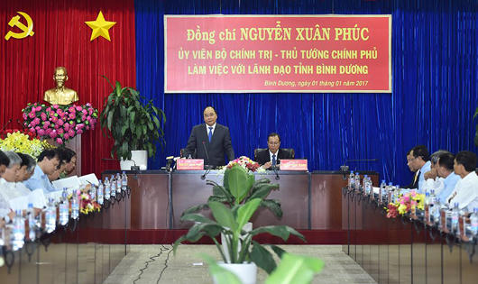 Thủ tướng Nguyễn Xuân Phúc: Đừng để công nhân không có tiền về quê.