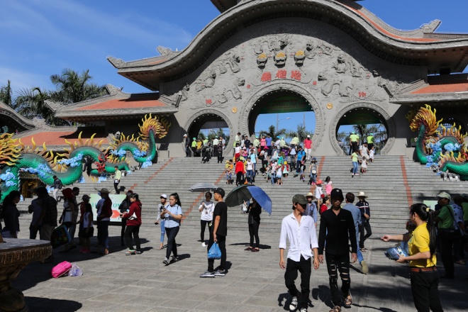 Các gia đình đổ đến công viên vui Tết Dương lịch