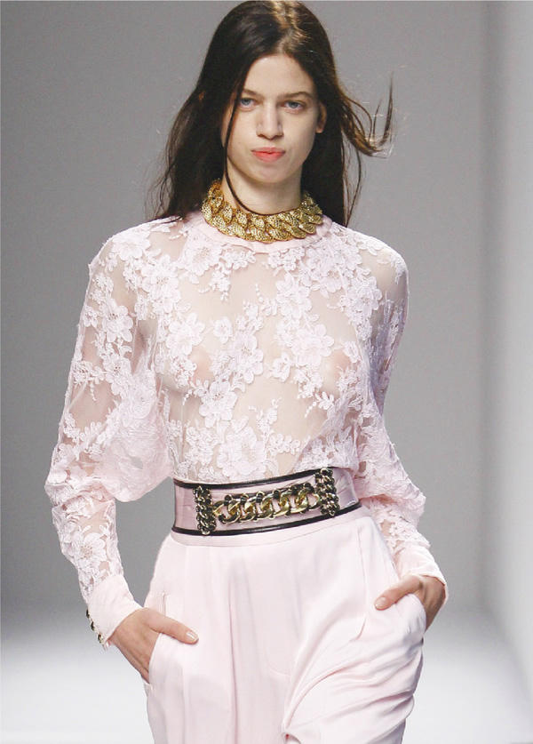 vẻ đẹp đạc biệt của làng thời trang Lily McMenamy 