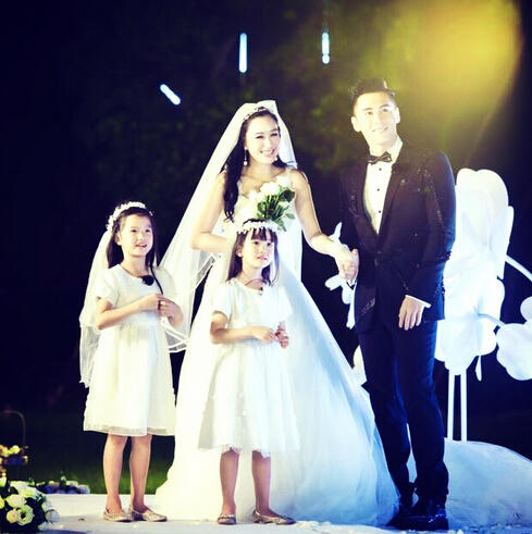 nhung-sao-nu-hoa-ngu-lai-may-bay