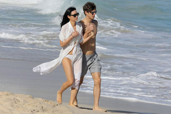 nhung-sao-nu-hoa-ngu-lai-may-bay-3