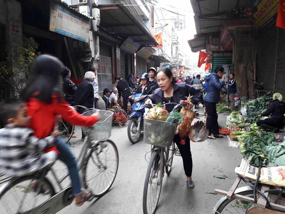 Độc đáo phiên chợ Gà ở Hà Nội