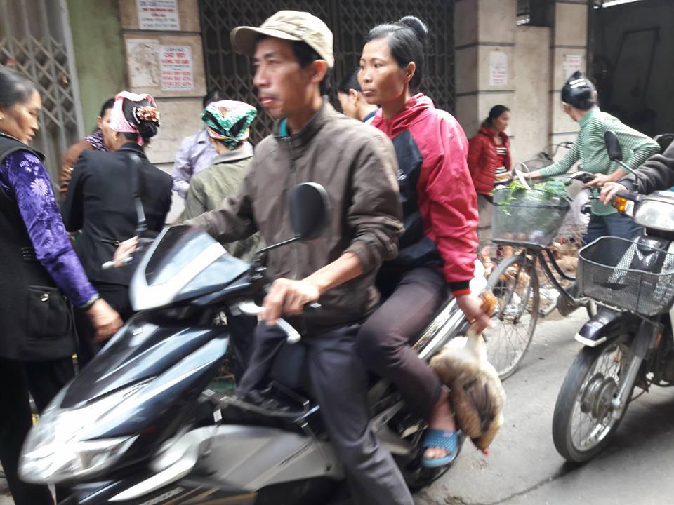 Độc đáo phiên chợ Gà ở Hà Nội