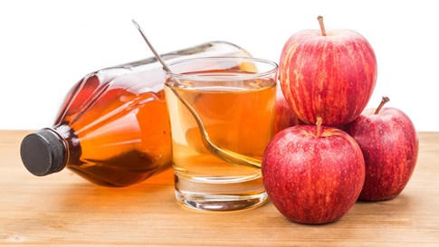 Bạn có biết sử dụng giấm trắng để làm sạch, giữ hoa tươi lâu? - ảnh 1