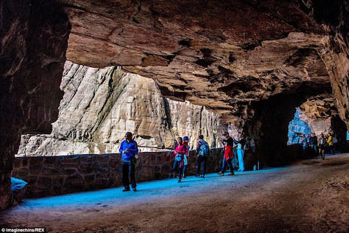 guoliang-ngoi-lang-tren-9-tang-troi-o-trung-quoc-5