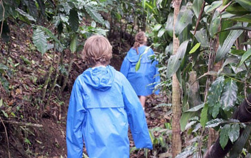 me-ban-het-cua-cai-dan-con-di-khap-the-gian-truoc-khi-bi-liet-6