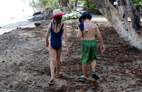 me-ban-het-cua-cai-dan-con-di-khap-the-gian-truoc-khi-bi-liet-1