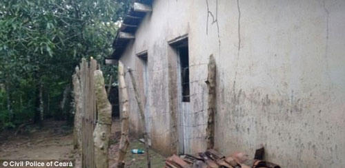 co-gai-bi-bo-nhot-trong-nha-hoang-16-nam-vi-co-thai-voi-ban-trai