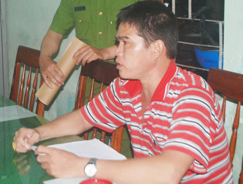 Phúc khai nhận hành vi giết vợ rồi ra đầu thú sau hơn 2 tháng vì bị ám ảnh. Ảnh: Bá Vương.