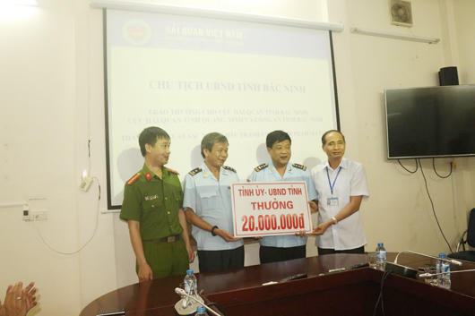 Lực lượng hải quan bắt đối tượng vận chuyển ma túy