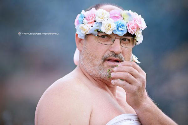 bo-anh-ong-bo-bung-bia-chup-anh-bau-khien-ban-cuoi-nghieng-nga-1