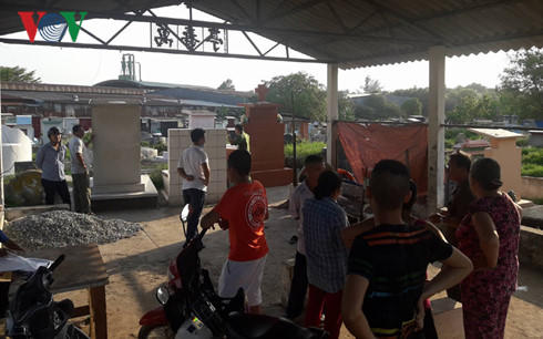 nguoi dan ong bi sat hai mat bo phan sinh duc trong nghia dia loi khai rung ron cua nghi can hinh 1