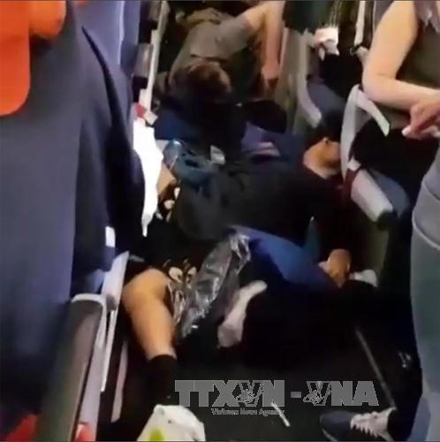 27 hành khách bị thương khi máy bay đi vào vùng nhiễu động