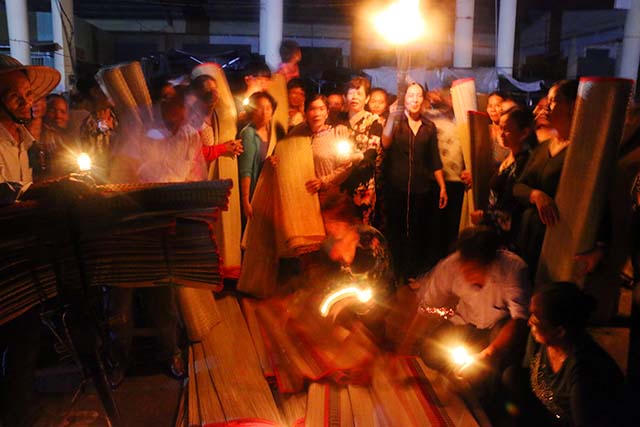 Độc đáo “chợ ma“