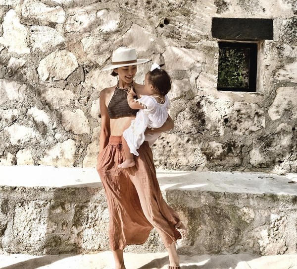 Những bà mẹ thời trang, tài năng nổi tiếng trên mạng Instagram