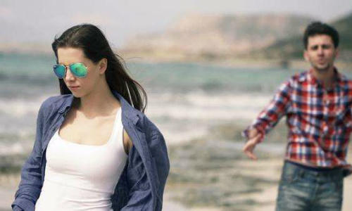 vi-sao-vo-chong-hay-cai-nhau-khi-di-nghi-mat