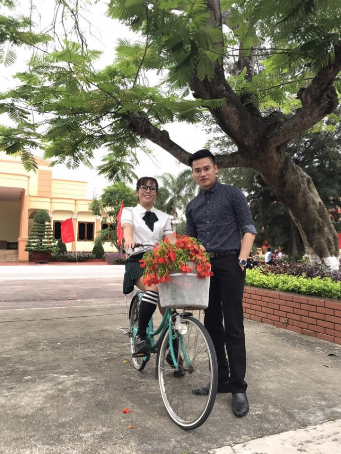 Nếu như cây bàng tượng trưng cho tình bạn vĩnh cửu thì hoa phượng sẽ luôn là biểu tượng của tình yêu học trò hồn nhiên, trong sáng.