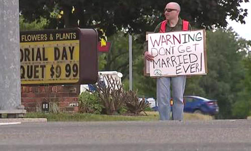 soc-sau-ly-di-nguoi-dan-ong-deo-bien-dung-bao-gio-ket-hon