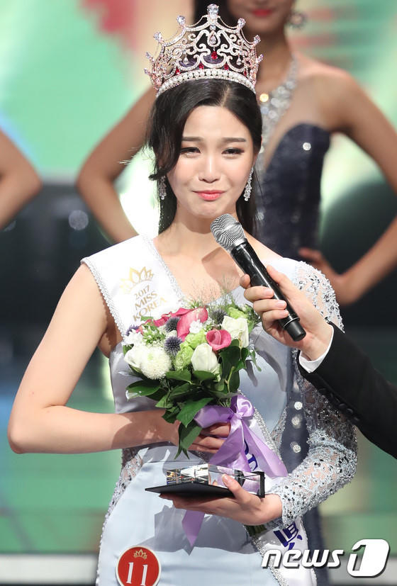 Tan Hoa hau Han Quoc bi che khi vua dang quang hinh anh 4