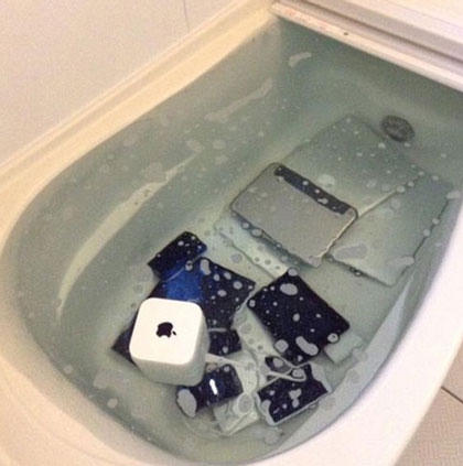 Những pha ghen tuông khiến ai cũng phải 'cười ra nước mắt'