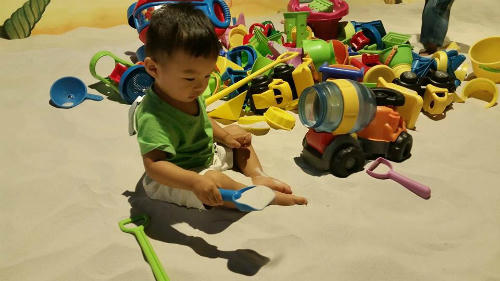 toi-day-con-khong-nhuong-do-choi-khi-bi-ban-giat