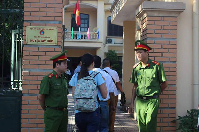 An ninh thắt chặt tại phiên tòa xét xử vụ Đồng Tâm - ảnh 4