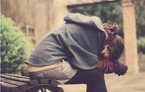 khong-con-niem-tin-vao-dan-ong-nen-quyet-tam-lam-me-don-than