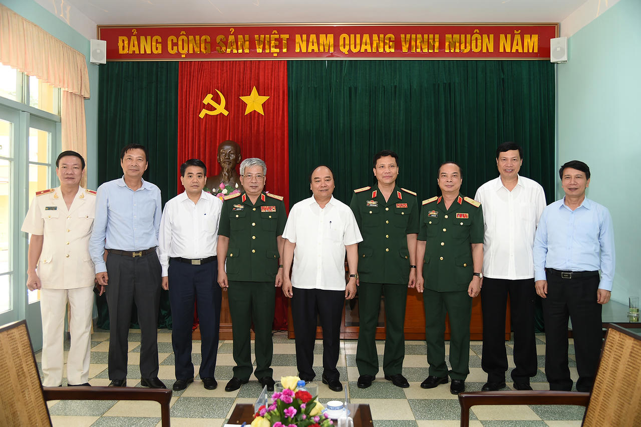 Thủ tướng dâng hương tưởng nhớ Bác Hồ tại Khu Di tích K9