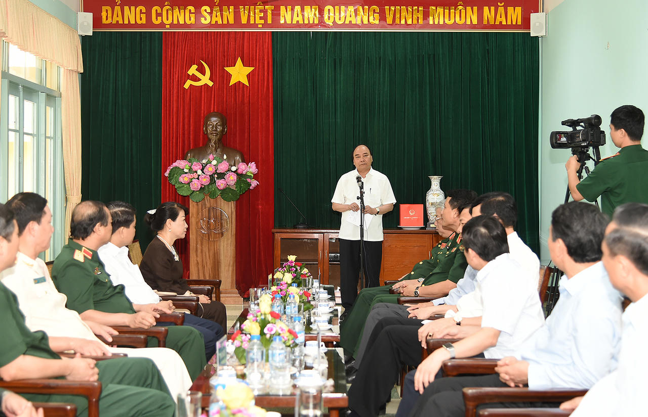 Thủ tướng dâng hương tưởng nhớ Bác Hồ tại Khu Di tích K9