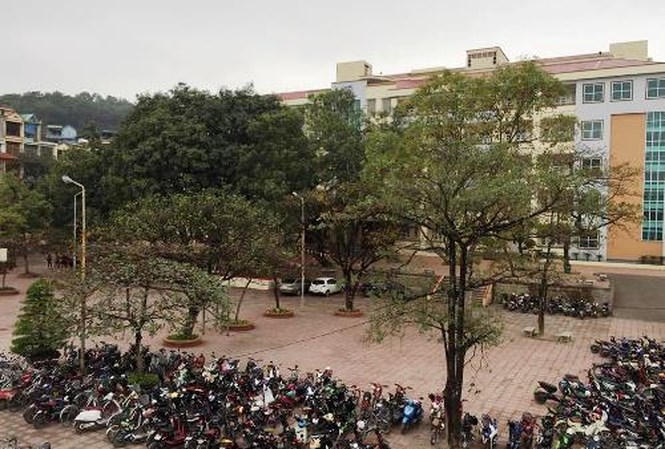 Nam sinh lớp 10 tử vong dưới sân trường