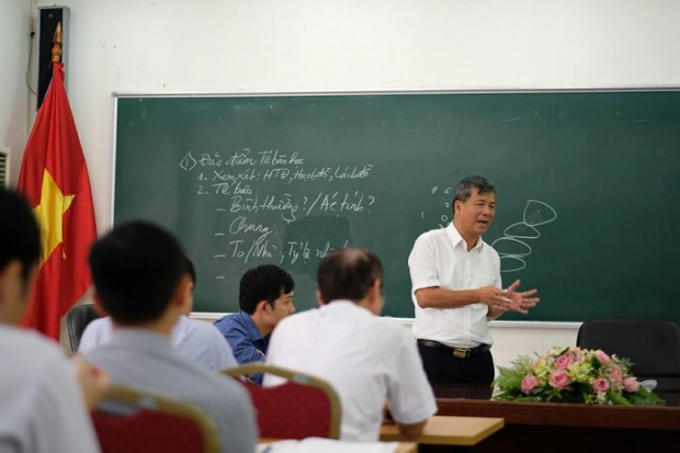 Giáo sư Nguyễn Anh Trí đã chủ trì buổi họp giao ban cuối cùng trên cương vị Viện trưởng Viện Huyết học - Truyền máu Trung ương.