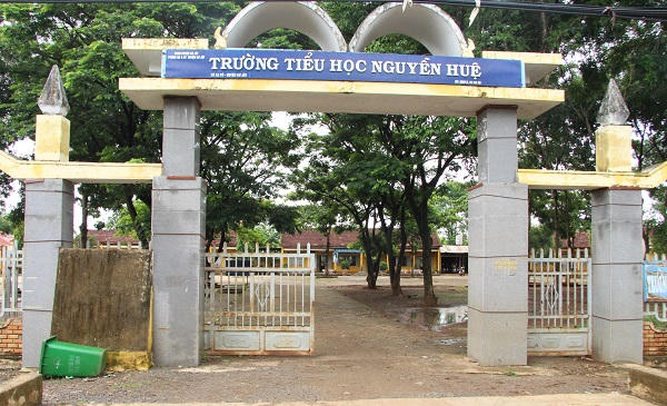 hiếp dâm trẻ em, dâm ô, truy tố, bắt khẩn cấp, bảo vệ trường tiểu học, Đắk Nông