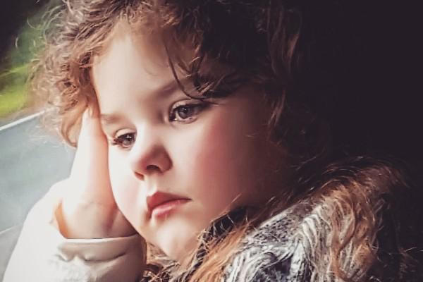 benh-la-khien-be-gai-day-thi-tu-4-tuoi