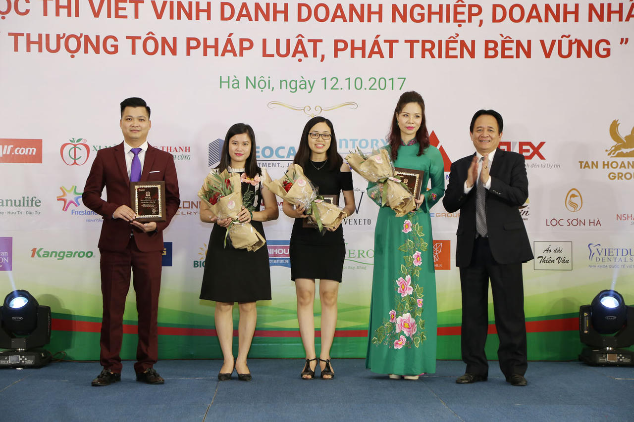 Lễ trao giải Cuộc thi 'Thượng tôn pháp luật, phát triển bền vững'