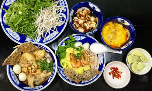 cach-lam-mon-my-quang-va-my-quang-tron-2