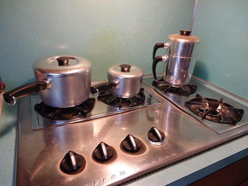 Căn bếp vẫn mới dù 60 năm không cải tạo